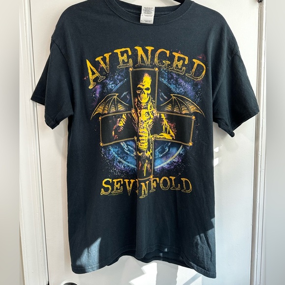 Gildan Other - Avenged Sevenfold size Medium T-shirt, black and yellow, rock